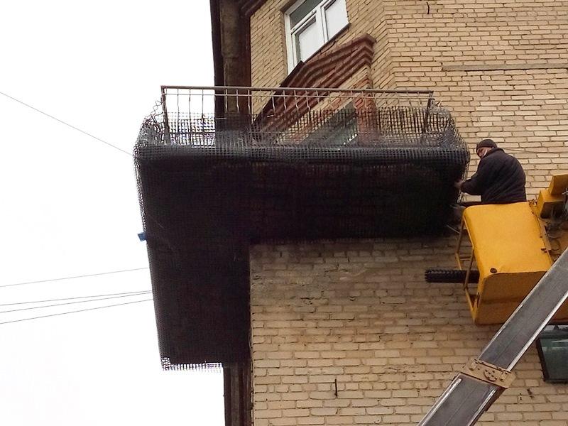 Фото Безграмотный челябинец лишил себя балкона