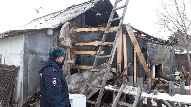 Фото В Челябинской области полицейские спасли от гибели на пожаре спящих селян