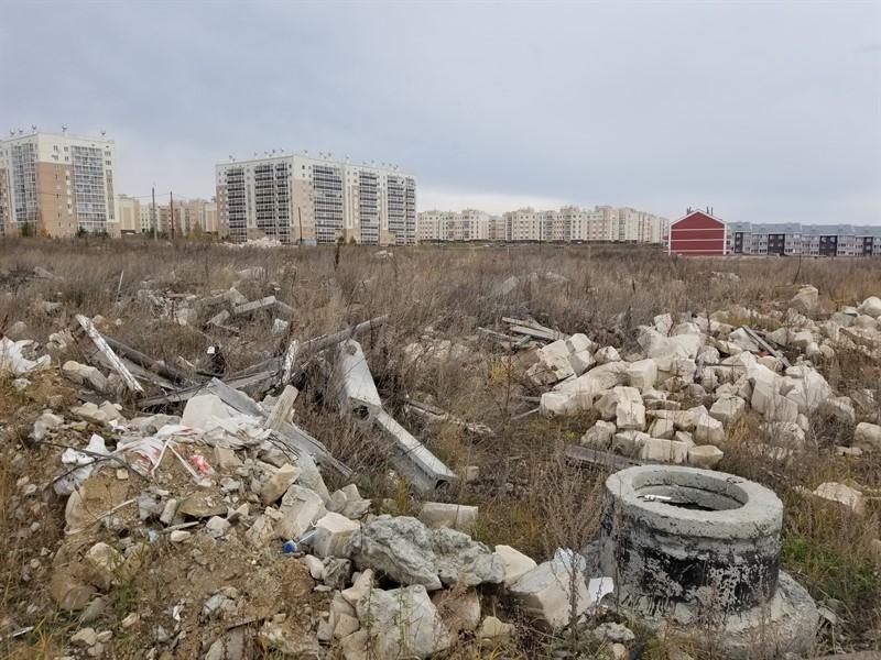 Фото В Челябинске строительный мусор складируют на берегу Шершней