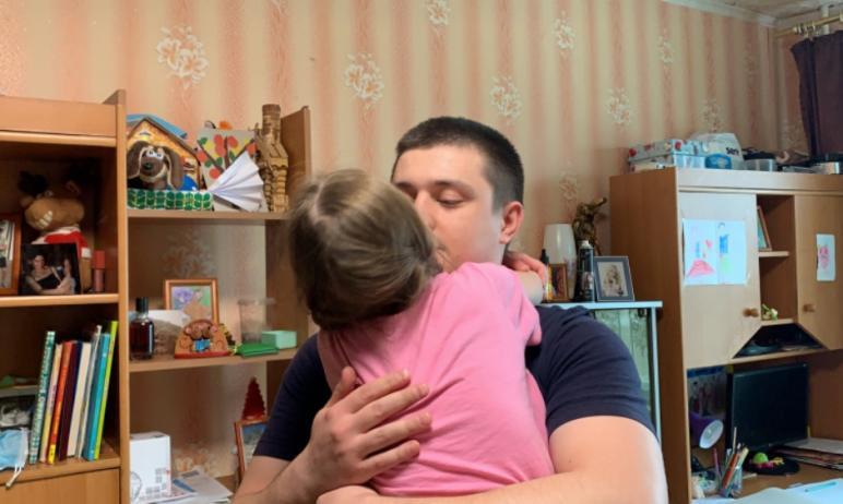 Фото В Магнитогорске органы опеки хотят отдать ребенка отцу с темным прошлым 