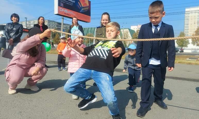 Фото «Учат в школе, учат в школе…»: для школьников Курчатовского района устроили настоящий праздник