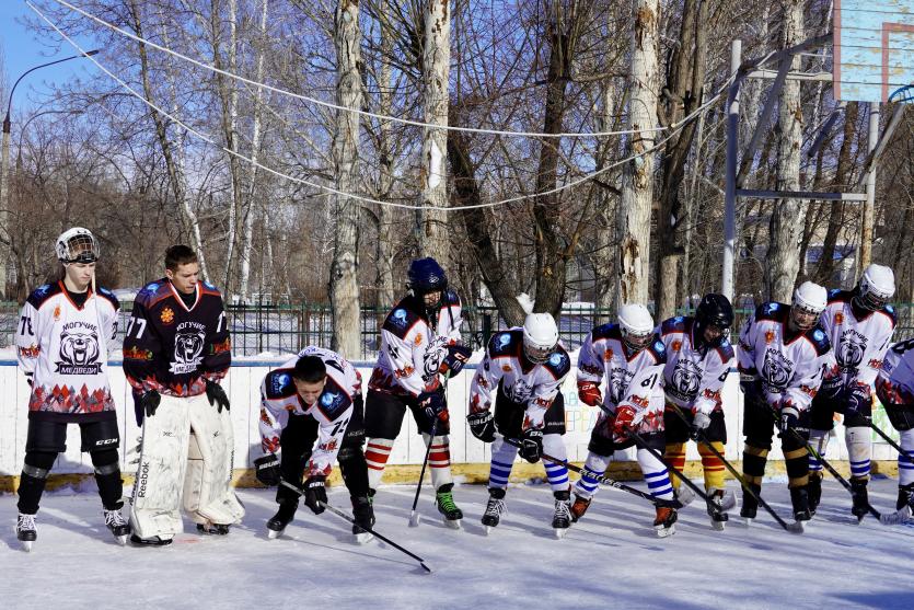 Фото У нас все серьезно: воспитанники челябинских детских домов соревновались в хоккее