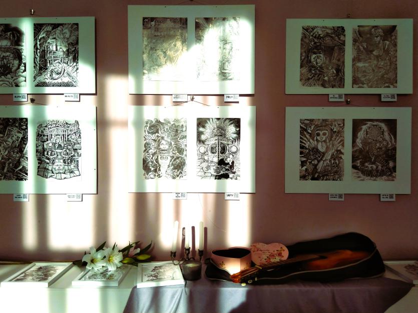 Фото В челябинской Публичке открылась выставка графики, посвящённая рок-музыканту Курту Кобейну