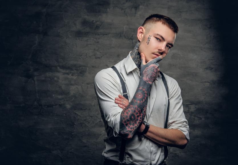 Фото Россияне не могут найти работу из-за татуировок
