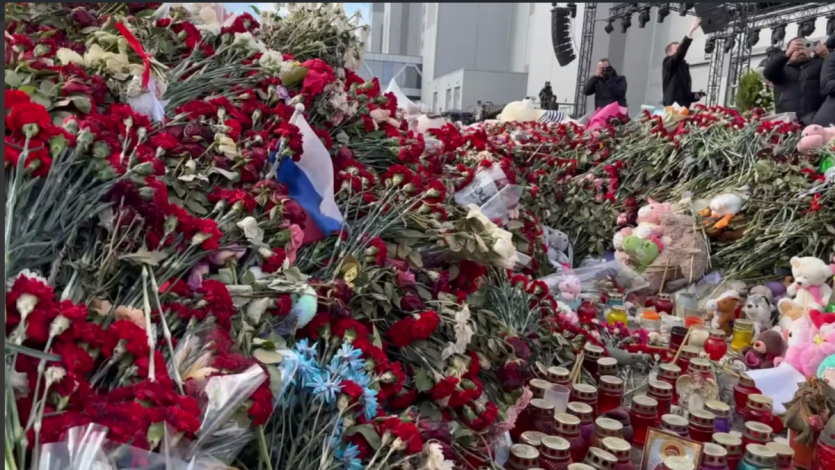 Фото «Мы замолкаем, глядя в небеса…»: в память о жертвах теракта проходят акции, панихиды (ВИДЕО)