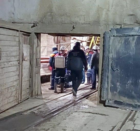 Фото Один горняк погиб и четверо пострадали на шахте в Свердловской области 