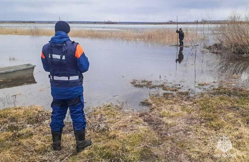 Фото На трассе Челябинск-Курган ограничивают движение большегрузов из-за подтопления