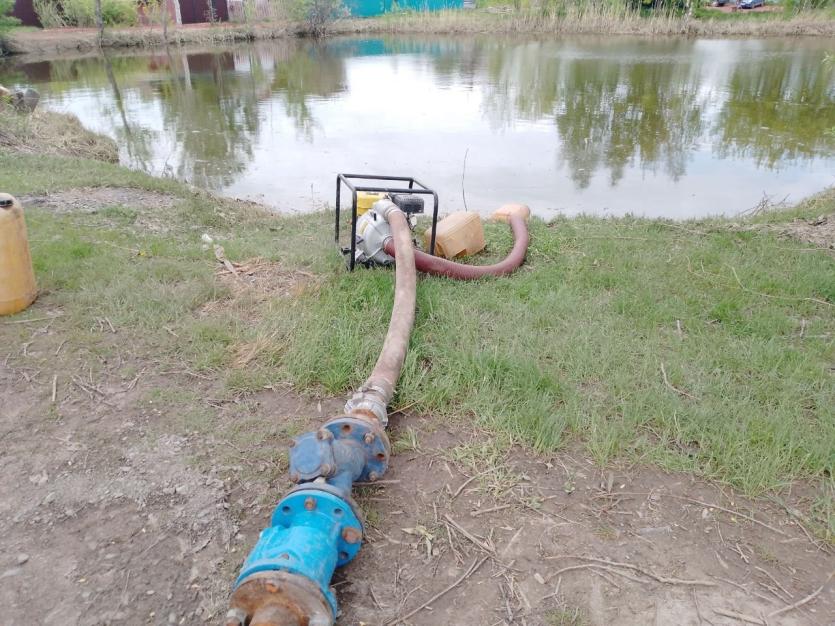 Фото В копейском поселке Бажово поднялась вода, ведется откачка