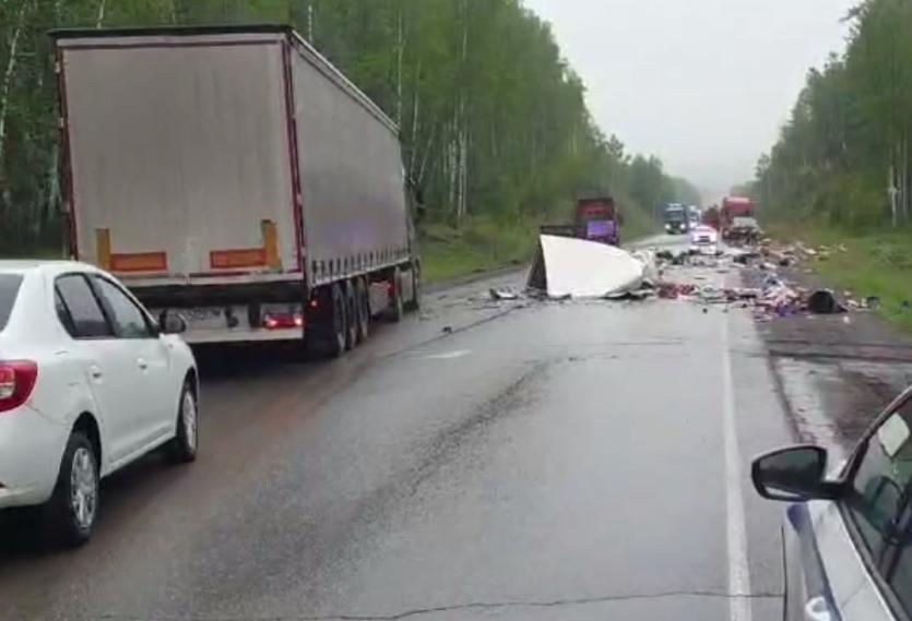 Фото На трассе М5 в Челябинской области в аварии пострадал водитель грузовика