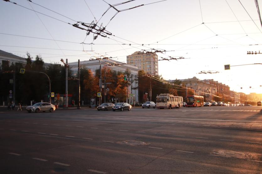 Фото В Челябинске на время ремонта путей ограничат движение на перекрестке двух проспектов