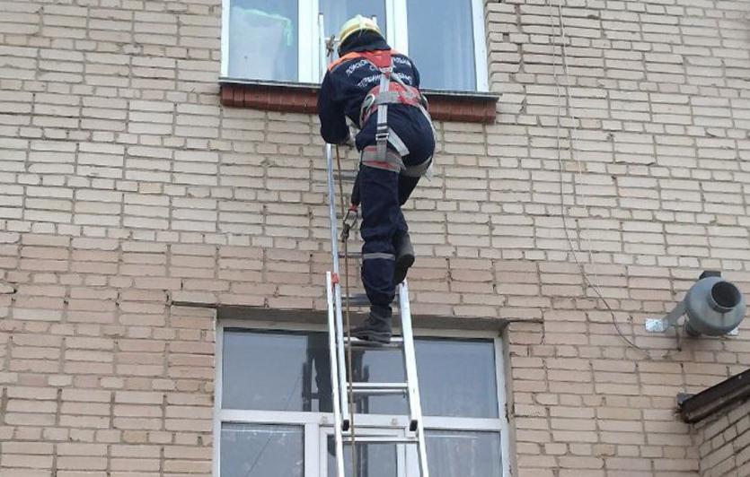 Фото В Миассе спасатели помогли 93-летней пенсионерке