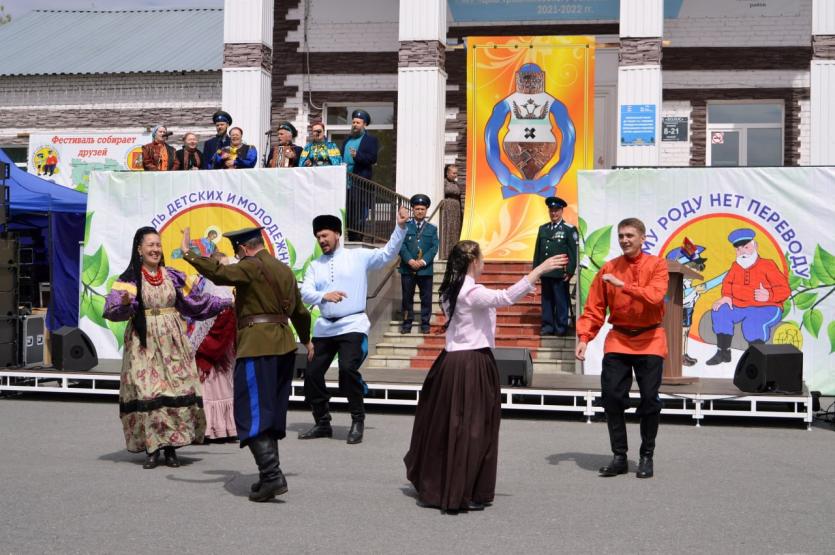 Фото Бравые казаки и казачки собрались на фестивале «Казачьему роду нет переводу» в Травниках