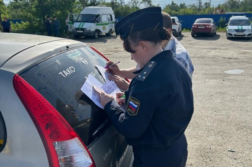 Фото В Челябинске прошёл рейд с участием дорожного пристава