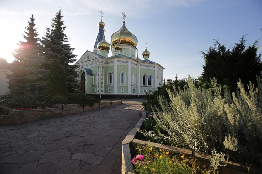 Фото У православных важный церковный праздник – Духов день