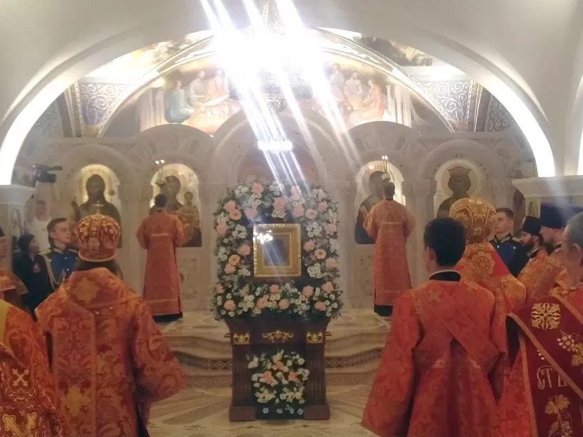 Фото Царица небесная с нами: в Челябинск доставили список Казанской иконы Божьей Матери