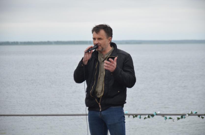 Фото Челябинское озеро любит слушать стихи