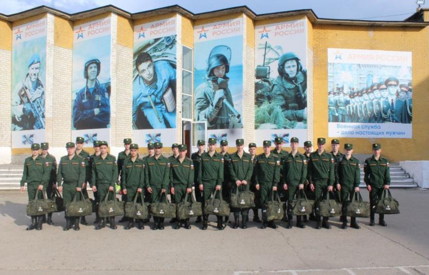Фото Челябинская область направила к местам службы уже более тысячи призывников