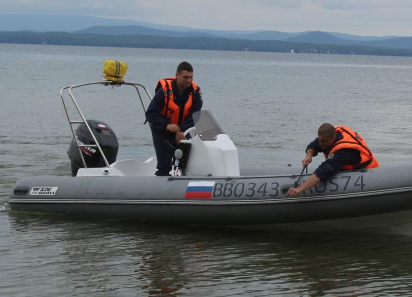 Фото Не знаешь броду, не суйся в воду: отдых южноуральцев не обошёлся без помощи спасателей