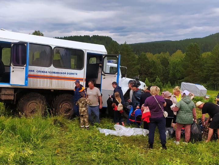 Фото Спасатели эвакуировали с затопленных берегов Юрюзани более 200 человек