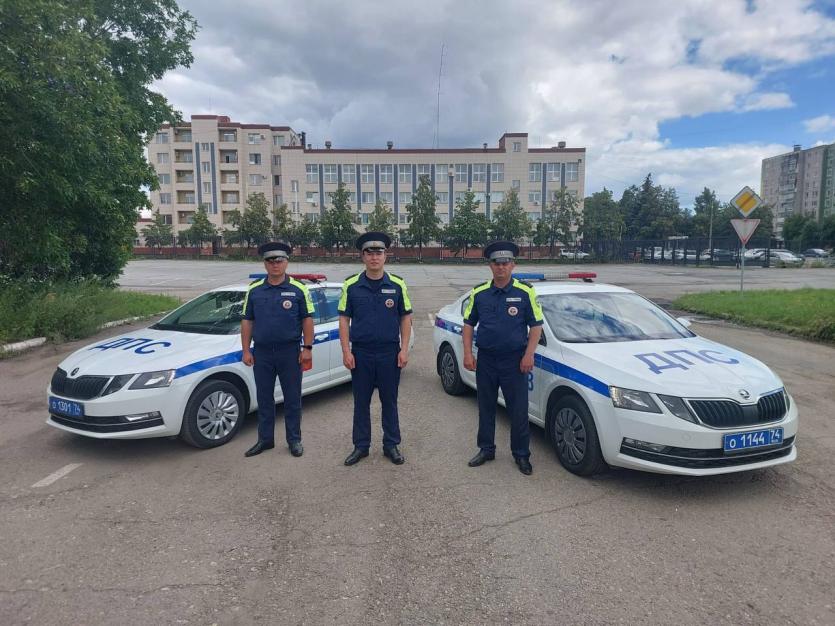 Фото Пьяный водитель «Лады» после погони ДПС вышел с топором на полицейских