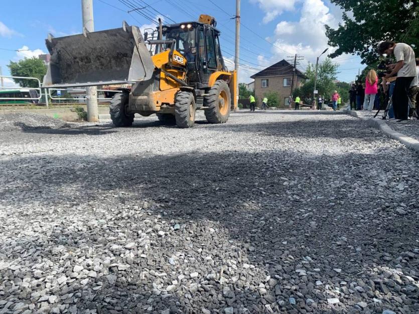 Фото В Советском районе Челябинска активно занялись благоустройством дворов и проездов