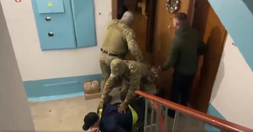 Фото  В Челябинске за взятку в особо крупном задержали инспектора Ростехнадзора