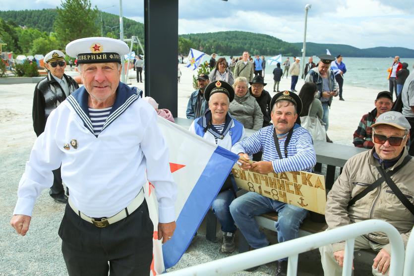 Фото Виват, моряки! ГРЦ Макеева подарил жителям Миасса яркий праздник в честь Дня ВМФ