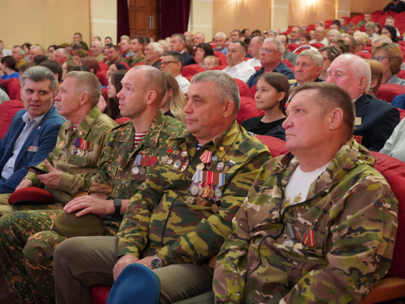 Фото Они сражались за Родину: в Челябинске чествовали ветеранов боевых действий