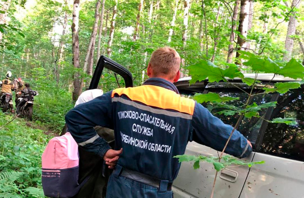 Фото Спасатели Усть-Катавского отряда помогли эвакуировать заблудившуюся пенсионерку