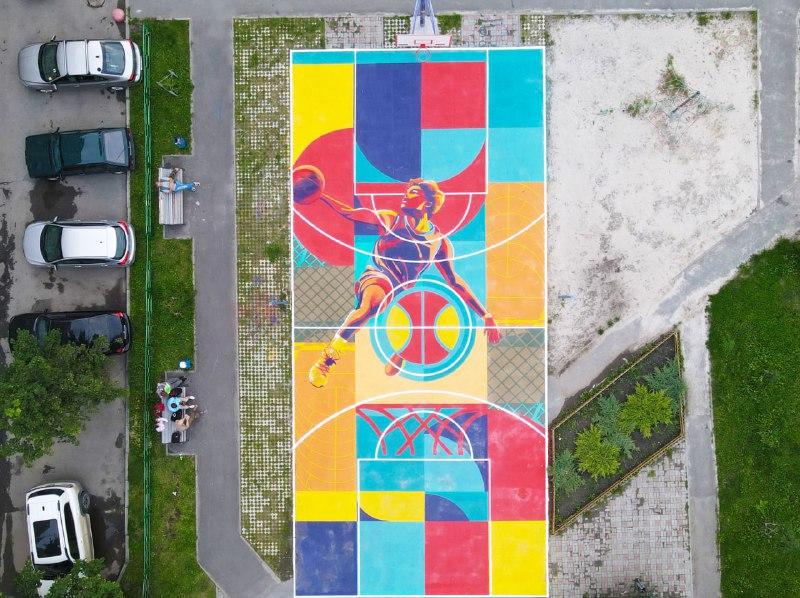 Фото  В Челябинске открылась уникальная баскетбольная арт-площадка 