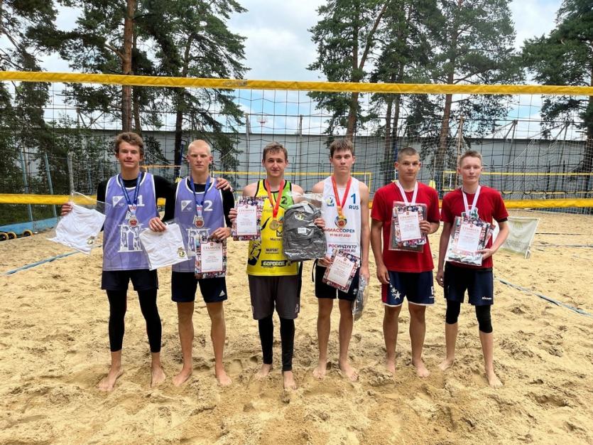 Фото В Челябинске назвали лучших юных пляжных волейболистов