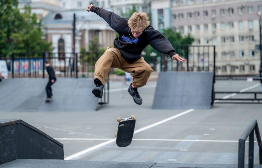 Фото На площади Революции раньше завершения сезона демонтируют скейт-парк