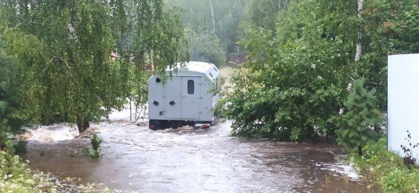 Фото В Челябинской области эвакуированы 163 жителя из-за размыва участка дамбы 
