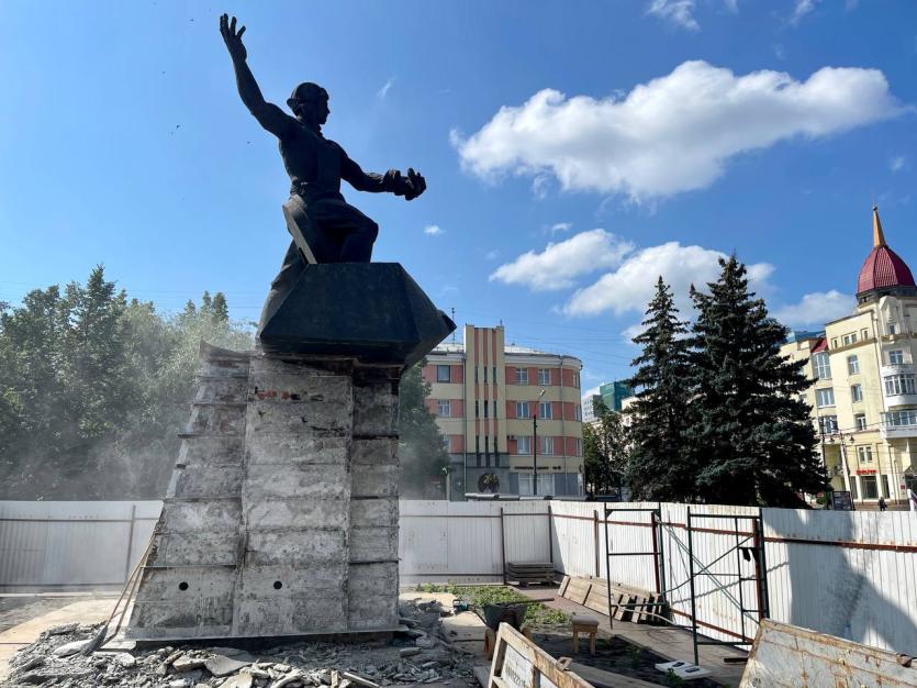 Фото В Челябинске отреставрируют два значимых монумента