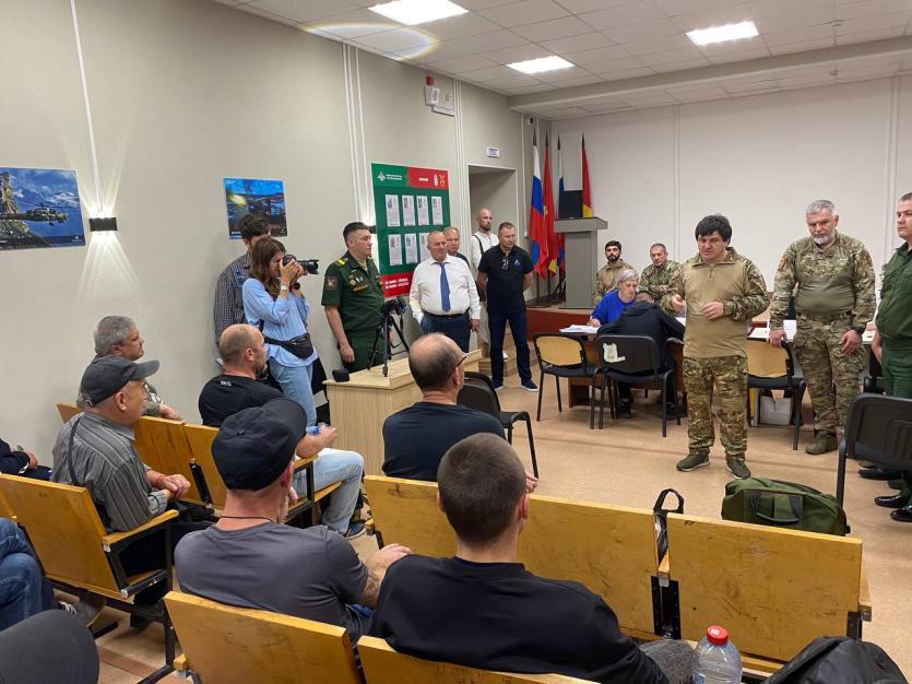 Фото «В тылу – всё хорошо»: бригада «Пятнашка» побывала в Челябинске