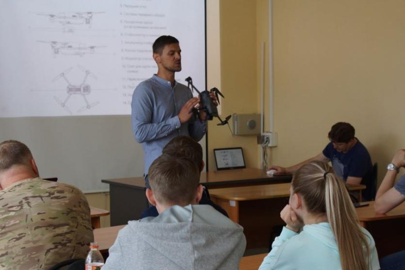 Фото В Челябинске провели мастер-класс по БПЛА для участников СВО