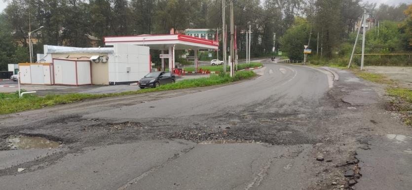 Фото Перекопали и бросили: ремонт теплотрассы обернулся для златоустовцев уничтожением некогда хорошей дороги