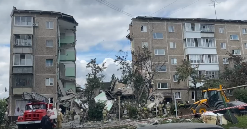 Подъезд жилого дома топит дождевой водой (ФОТО; ВИДЕО)