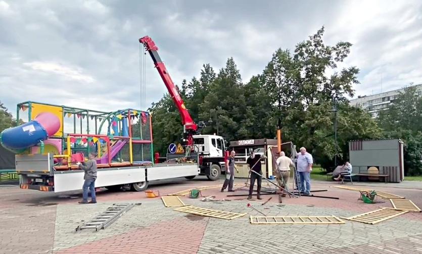 Фото В Челябинске разобрали незаконно работавший стихийный парк аттракционов 