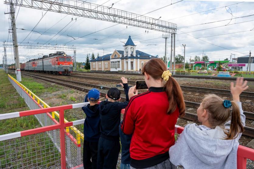 Фото Работники ЮУЖД объяснят школьникам правила безопасного поведения на железной дороге