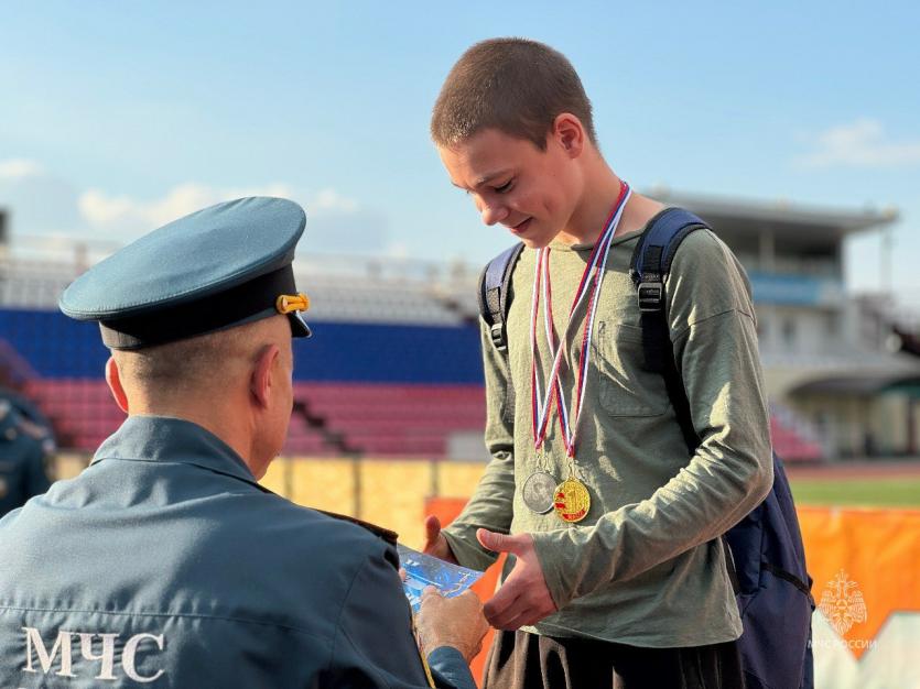 Фото В Миассе молодёжь показала себя в пожарно-спасательном спорте