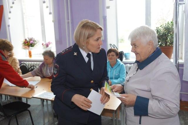 Фото Южноуральские стражи порядка на выборах - голосовали, охраняли, помогали и женились