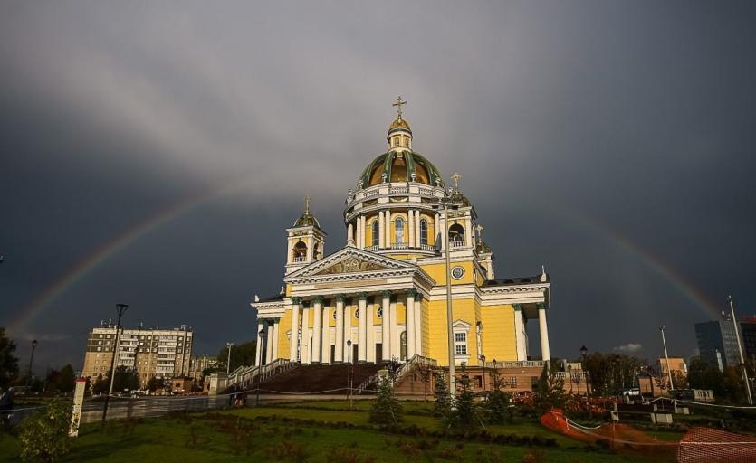 Фото В Челябинске накануне Рождества Богородицы небо ликовало под звон колоколов