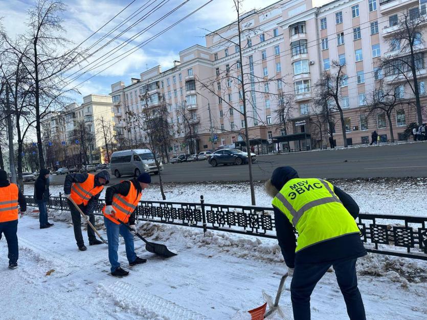 Фото В Челябинске комплексно поддерживают чистоту улиц