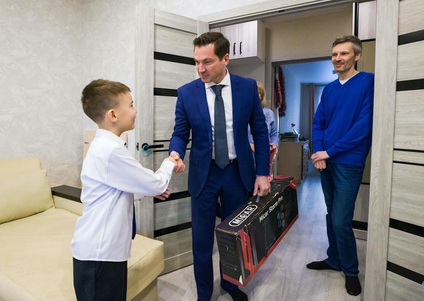 Фото Алексей Лошкин исполнил желания маленьких челябинцев 
