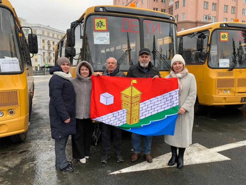 Фото Пополнился парк школьных автобусов Еткульского района