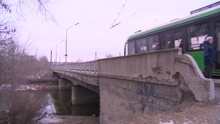 Фото В Челябинске капитально отремонтируют восточный мост через реку Миасс 