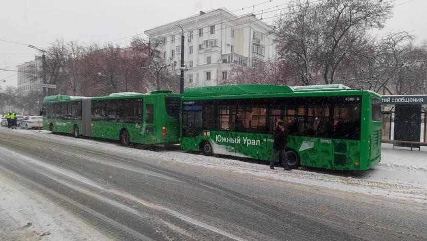 Фото В Челябинске третий день подряд происходят ДТП с общественным транспортом