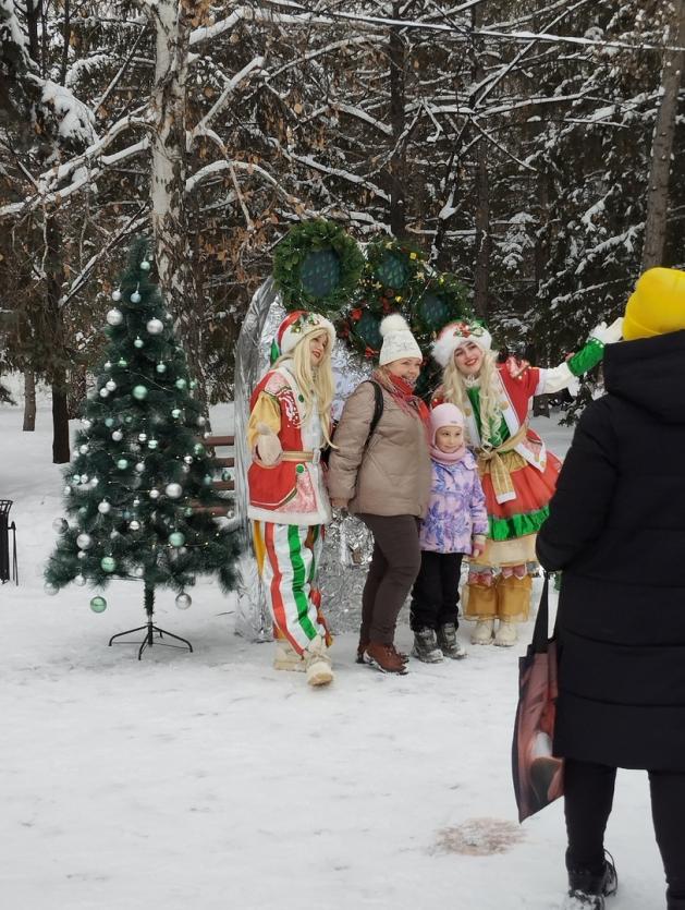 Фото Праздничная Ёлка ждёт юных челябинцев в горсаду имени Пушкина