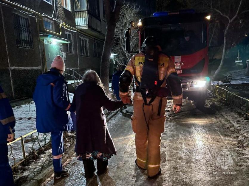 Фото Челябинец устроил дома пожар и «забыл» пожилую маму в опасной зоне